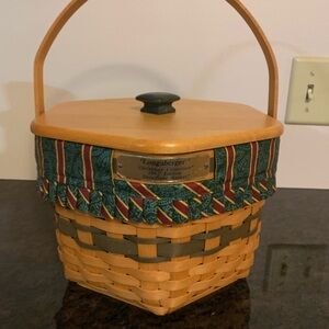 Longaberger Christmas Collection 1997 edition Snowflake Basket with Lid